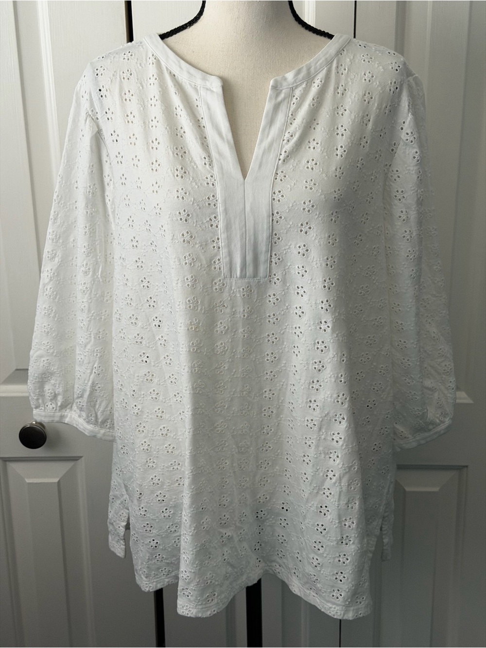 Designed by J.Jill. Women’s White Eyelet Tunic Top. Like New. 100% Cotton